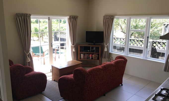 Havelock North House | Tuki Vineyard Cottage - luxury one bedroom villa overlooking vineyard
