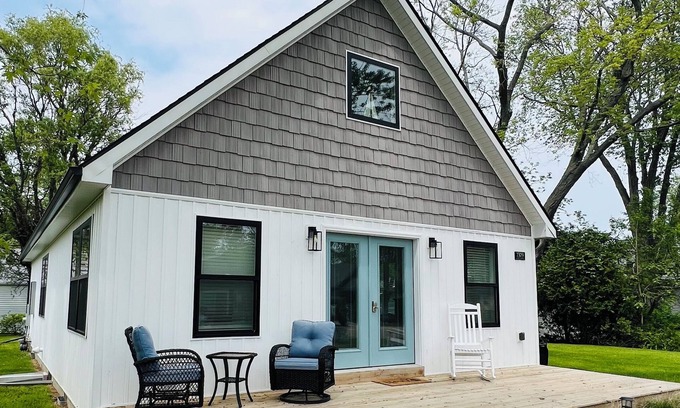 Lexington House | Tulip Shores