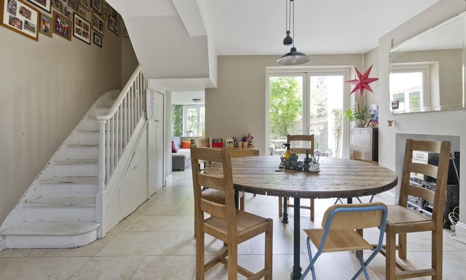 Junction House | Tulip Tapestry, by Veeve