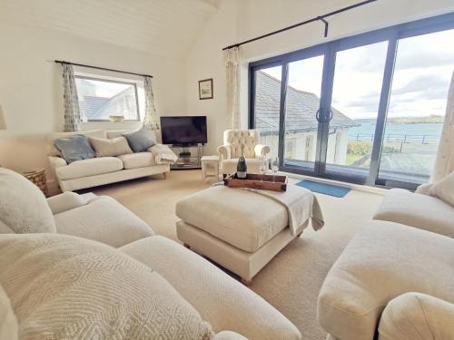 Trearddur Bay House | TULLOCHSIDE-4 BED-SEA FRONT -RAVENSPOINT ROAD