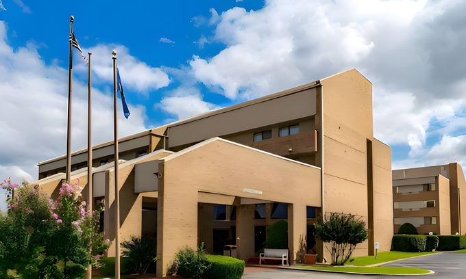 Tulsa Hotel | Tulsa Square Hotel Central, I-44 By OYO