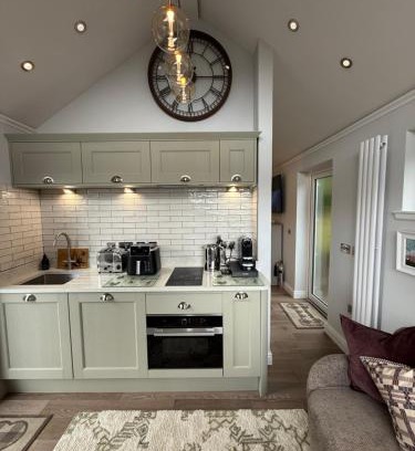 West Laroch Apartment | Tumpseys Hideaway with Hot Tub, Glencoe Ballachulish Highlands Near Fort William