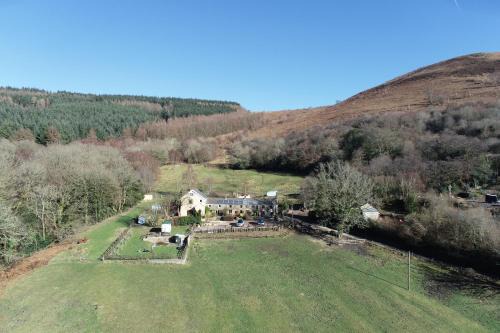 Cwmbach House | Tunnel Cottages at Blaen-nant-y-Groes Farm