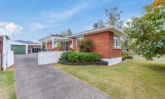Turangi House | Turangi Barracks - Turangi Holiday Home