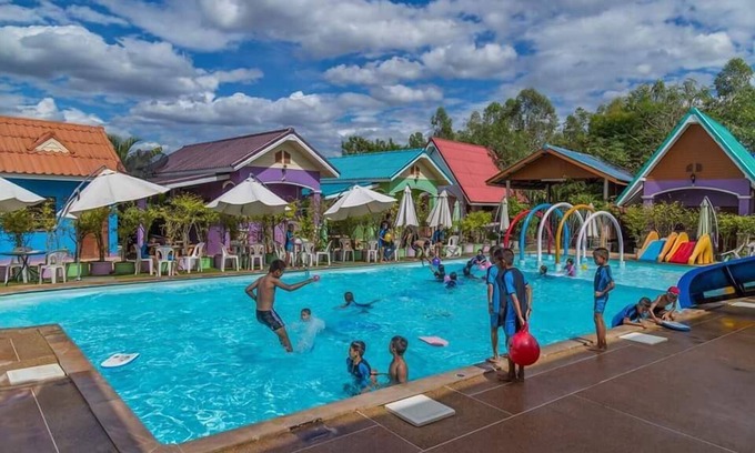 Phon Charoen Hotel | Turfan Hotel and Tigger Park