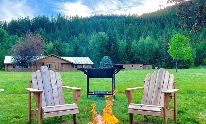 Boundary County Cabin | Turkey Hill 1
