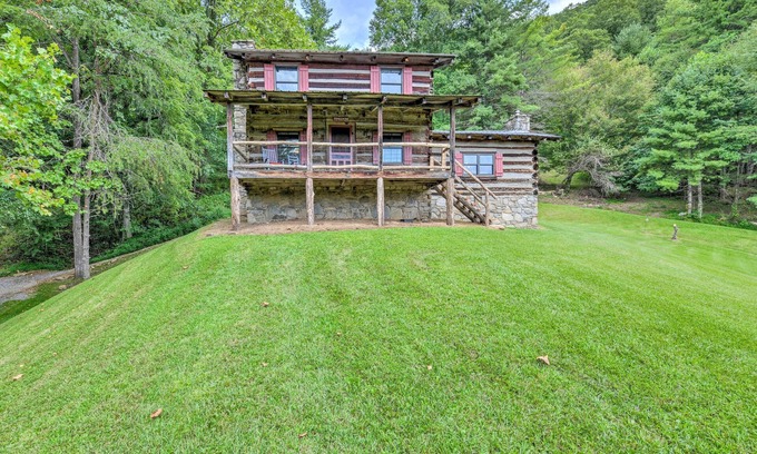 Clyde Cabin | 'Turkey Hollow Cabin' w/Stunning Open Views!