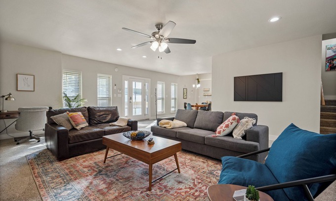 Tulsa House | Turkey Mountain Bungalow - Walk to the Trails