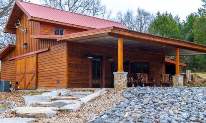 Fayetteville House | Turkey Ridge | unique & peaceful