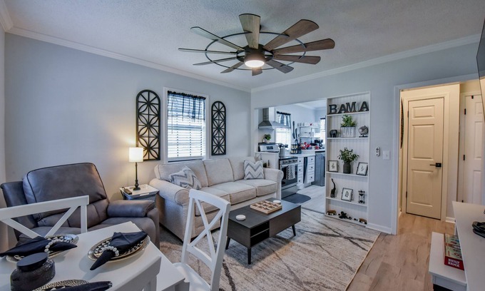 Tuscaloosa Condo | Turner Round - Book for 30 or more days! Quiet Complex.