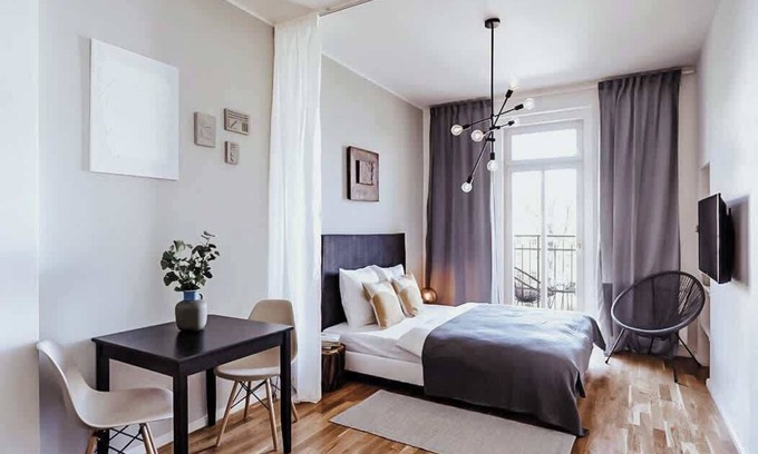 Zizkov Apartment | TurnKey | King George Studio I