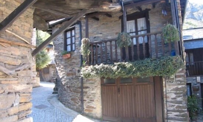 Montes de Valdueza Cottage | Turpesa House for 3 people