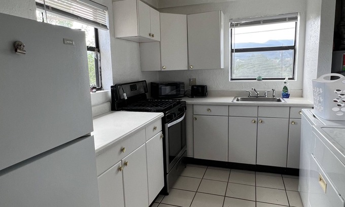 Sandia Knolls Cottage | Turquoise Trail mountain gem