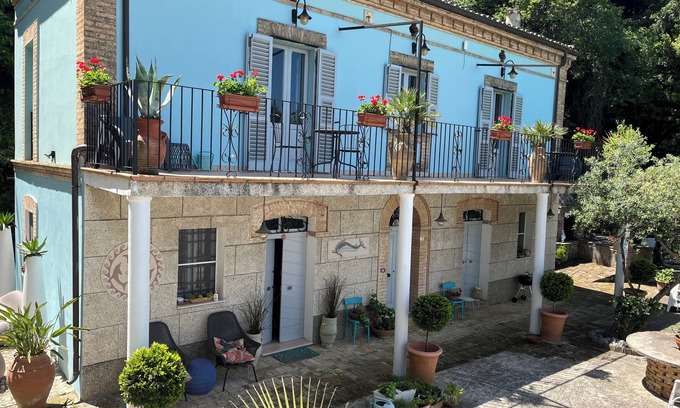 San Vito Chietino Villa | Turquoise villa by the sea