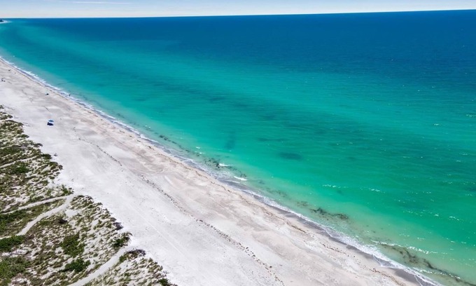 Whitney Beach Condo | Turtle Walk - Walk to Gorgeous Beach! WALK to 12 different Restaurants!