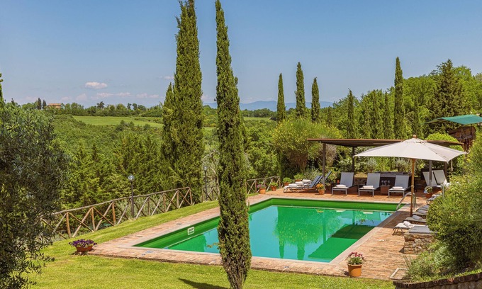 Citta della Pieve Villa | TUSCAN ESTATE 2 VILLAS, 2 POOLS , 2 JACUZZI WALKING DISTANCE TO TOWN SLEEPS 20