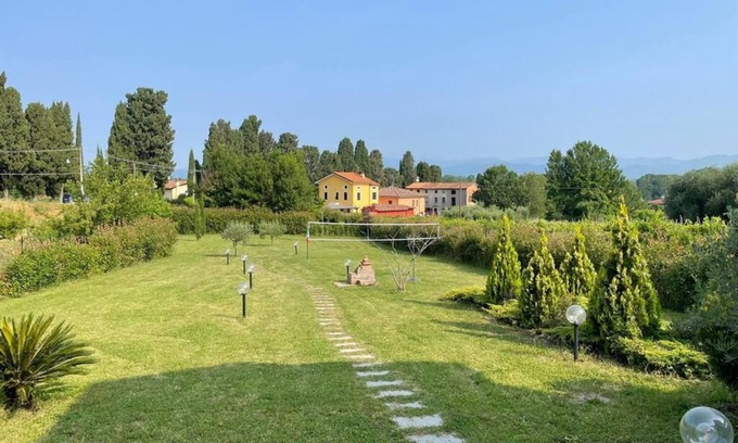 SantʼAndrea di Compito House | Tuscan farmhouse with large private garden.