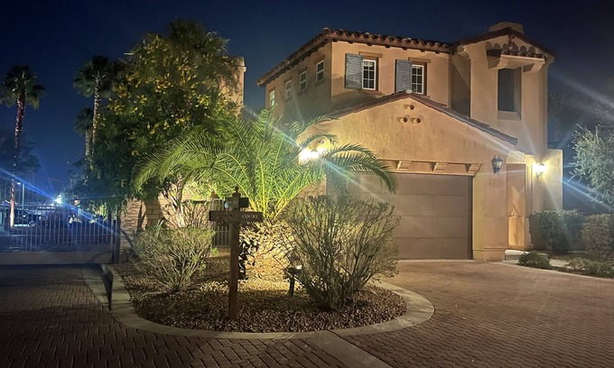 Araby House | Tuscan Getaway in the Desert!