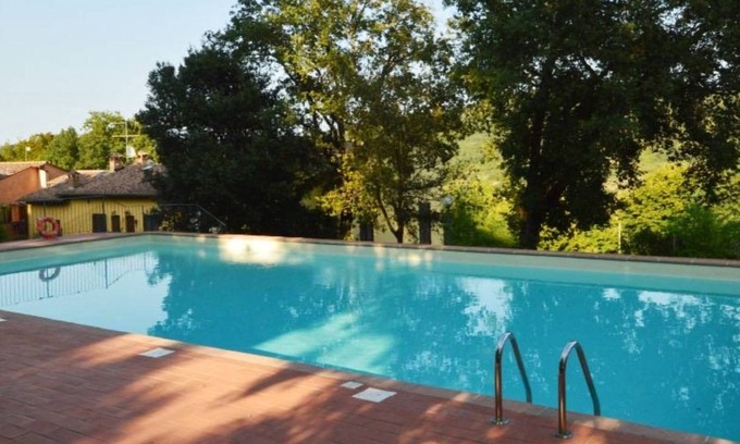 Radicondoli Apartment | Tuscan Sun With Shared Pool