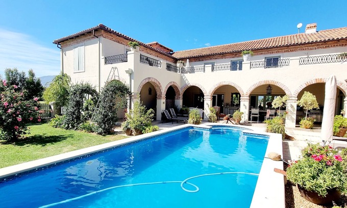 Paarl Villa | Tuscan Villa Heart of Franschhoek Valley Security/No Power Cuts/Pool/Winelands