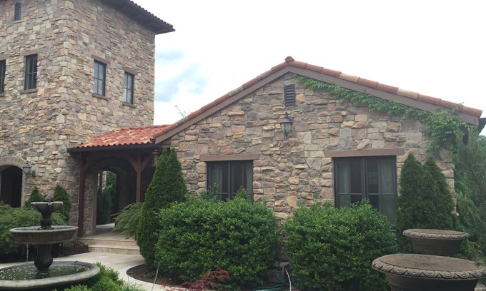 Carl Junction House | Tuscan Villa with Private Courtyard in Briarbrook (near Joplin Regional Airport)