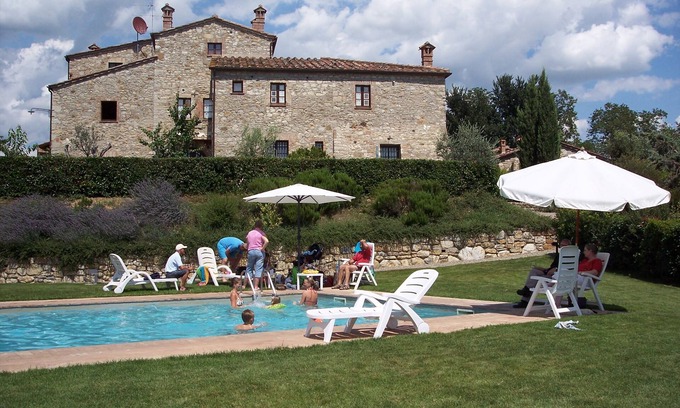 Castellina in Chianti Apartment | Tuscany. Lovely holiday home with swimming pool.