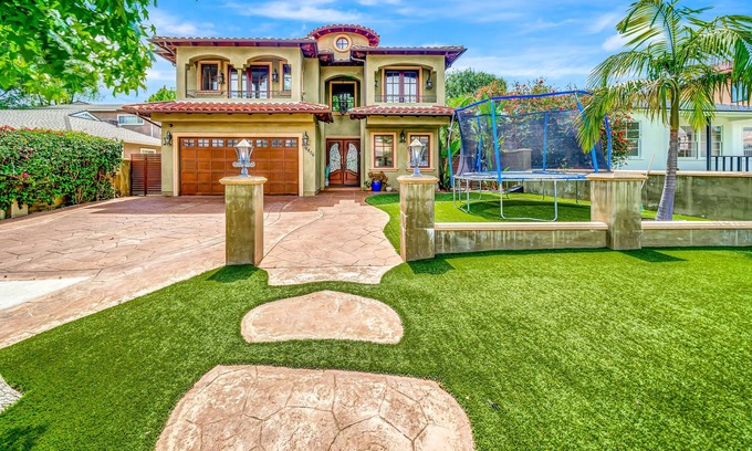 Encino Villa | Tuscany Luxury Mansion