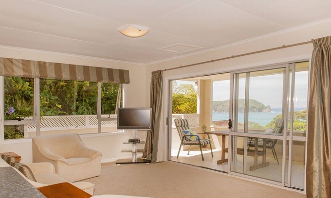 Hahei Cottage | Tutaritari Treasure - Hahei Holiday Home