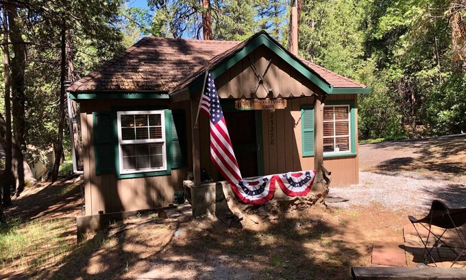 Twain Harte Cabin | Twain Harte CA Cute Cozy Cabin Sleeps 4, 1 Bedroom, Hot Tub.