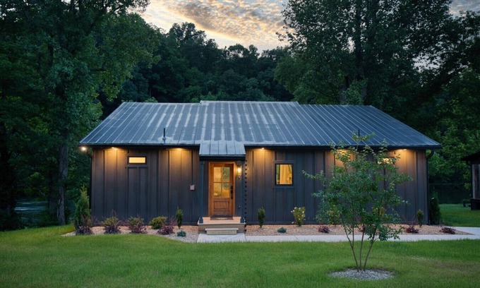 Johnson City Ski Chalet | Tway Bird Chalet on The Watauga River