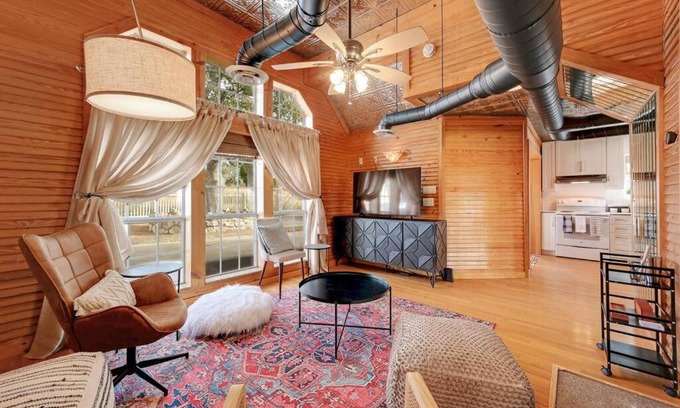 Fredericksburg House | Twilight Ranch - 6 acre ranch w/hot tub and dog friendly!
