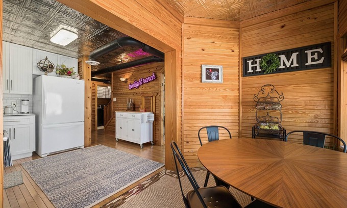 Fredericksburg House | Twilight Ranch- 6 acre ranch w/2tiny homes & cabin