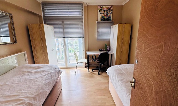 Somers Town Bed & Breakfast | Twin Bedroom in Central London
