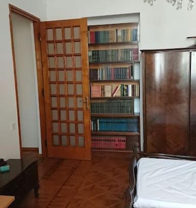 Baku Old Town Apartment | Twin bedroom in Oldschool flat/Marine blv