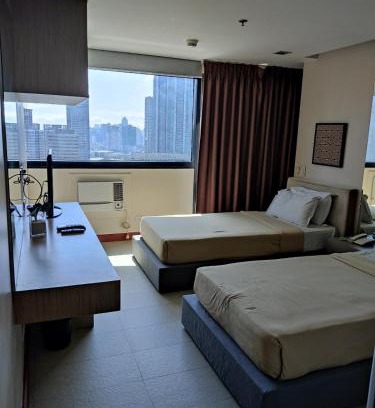 Wack-Wack Greenhills Apartment | Twin Beds Studio Room with City View