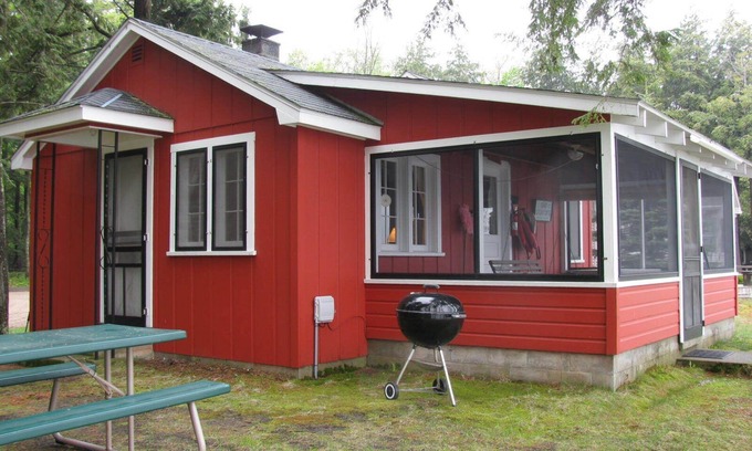 Honor Cabin | Twin Birch Resort - The Red Laker Cabin: Lakefront with Dock, Rowboat, and Kayak!