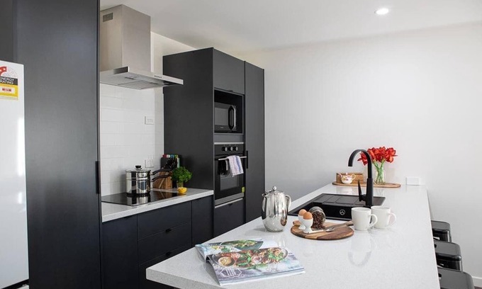 Lynmore House | Twin Camellias | Modern Lynmore Getaway