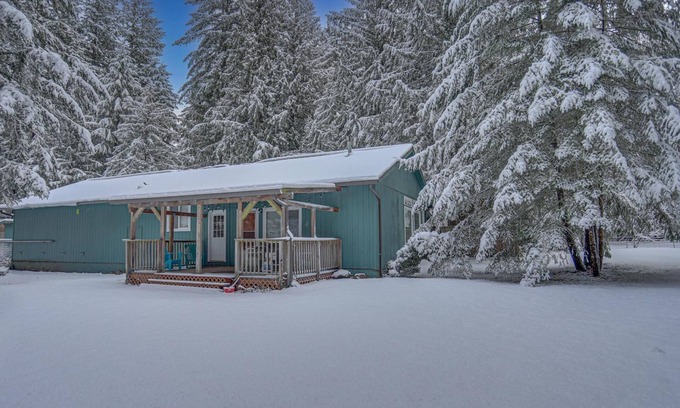Zigzag House | Twin Cedars Getaway, Fenced Yard with Lawn, Deck, BBQ, Dog Friendly