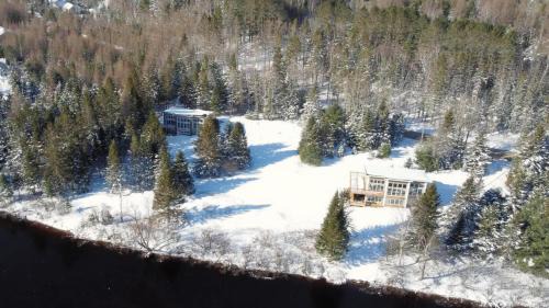 Riviere-Rouge House | Twin Cottages by the River - Corpo & Events