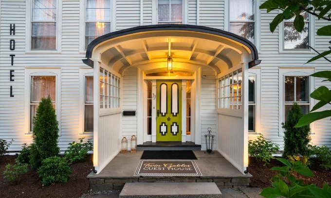 Woodstock Hotel | Twin Gables of Woodstock