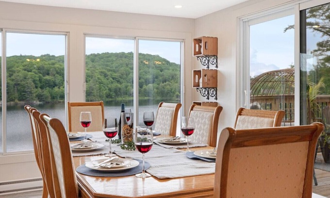 Val-des-Monts Cottage | Twin Lake Retreat - Hot Tub & Private Beach