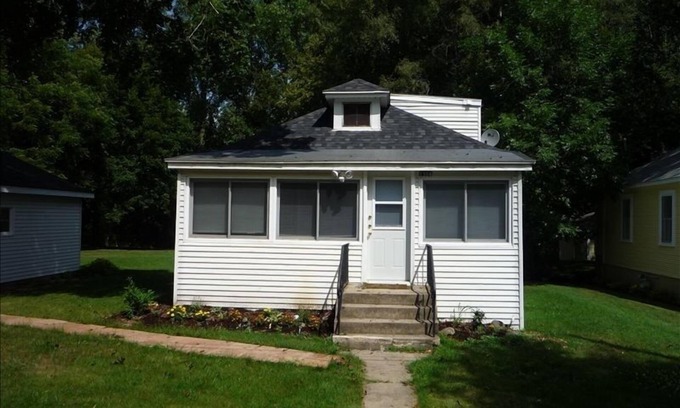 Twin Lakes House | Twin Lakes Rental One Block from Lake Elizabeth
