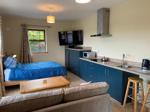 Drummond Etra Apartment | Twin Lakes Studio Apt
