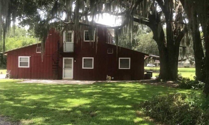Donner House | Twin Oaks-Big Red
