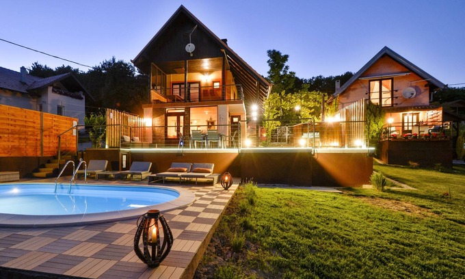 Sveti Ivan Zelina House | Twin Oasis Retreat with Pool & Spa, Sveti Ivan Zelina, Croatia