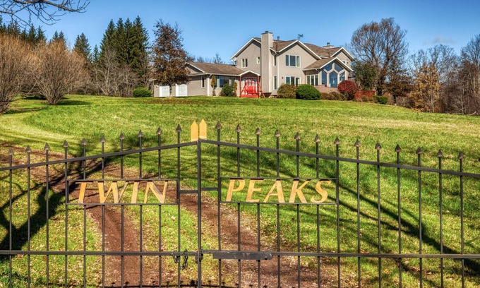 Roxbury House | Twin Peaks in the Catskills