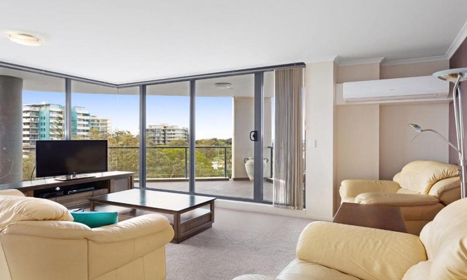 Forster Apartment | Twin Pines 602 CBD Location