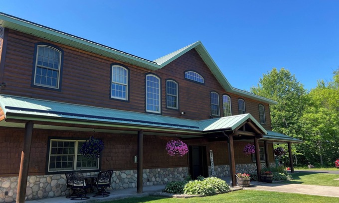 Hermantown Ski Chalet | Twin Ports Hideaway