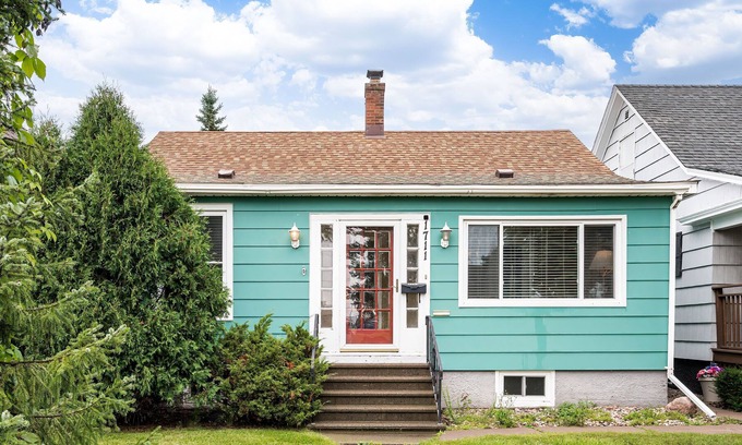 Superior House | Twin Ports Retreat! Cozy Cottage w/ Prime Location