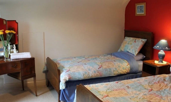 Killaloe Bed & Breakfast | Twin Room at Blossom Hill Bed and Breakfast